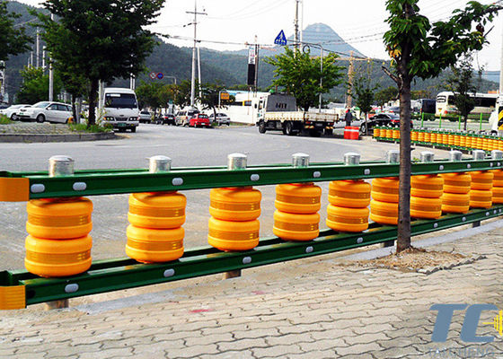 comprar Spacing 1m 0.7m 0.5m Crash barrier machine providing 10 Years lifetime solution for traffic safety and roadside protection online manufacture