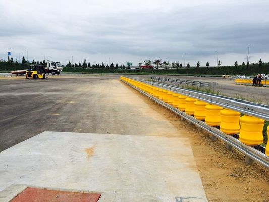 comprar Barrera de rodillo EVA Material Guardarraíl Valla Roja Color Personalizado Permitido Solución de seguridad duradera para protección de carreteras online manufacture