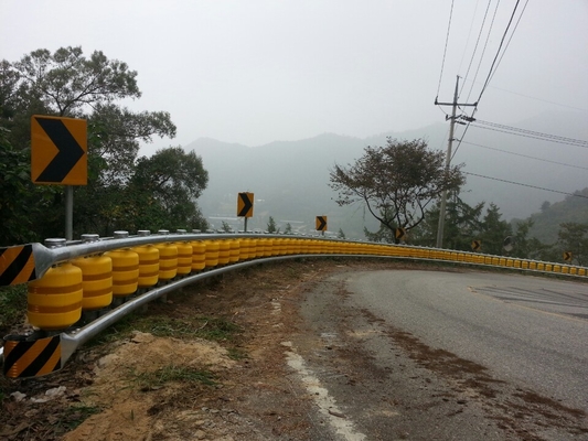 comprar High Corrosion Resistance Highway Guardrail Roll Forming Machine for Highways Construction Sites online manufacture