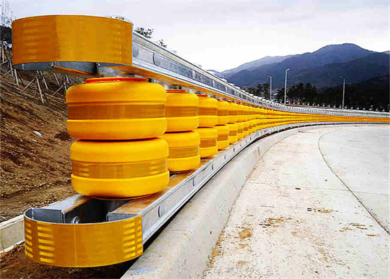 EVA Rotating Anti Collision Barriers en secciones de camino peligrosas