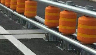 Buen precio Máquina de moldeado de barandillas de carreteras de carreteras basada en tecnología galvanizada en caliente y laminada en frío para la fabricación de barandillas en línea