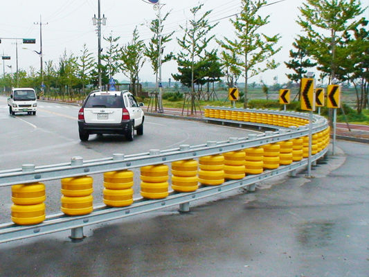 Buen precio Red Fence Rolling Barrier with Guardrail Designed to Improve Highway Traffic Flow and Enhance Roadside Protection en línea